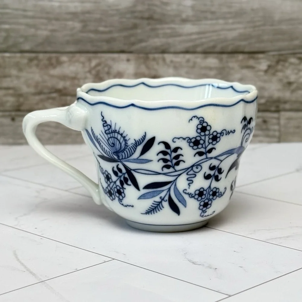 Blue Danube Blue Onion Tea Coffee Cups, Creamer And Vegetable Plate Lot Japan